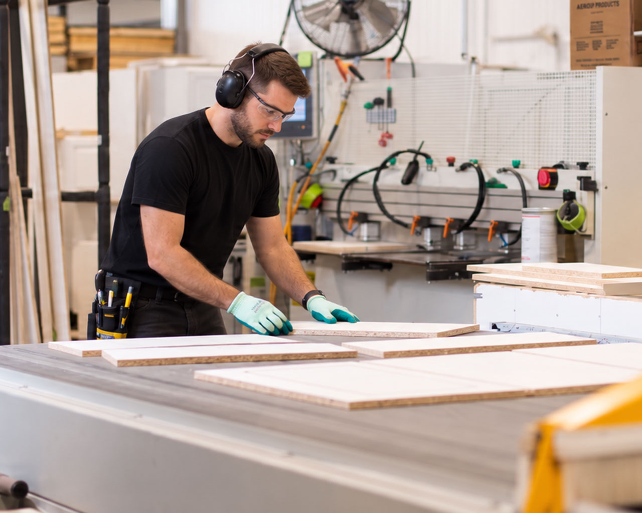Cuisi-n-art employee handling panels in the plant